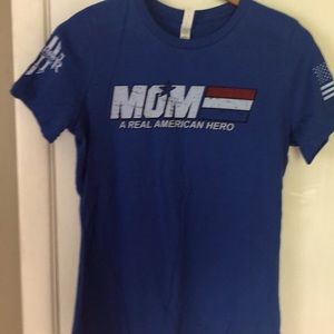 MOM T-shirt. Brand new.